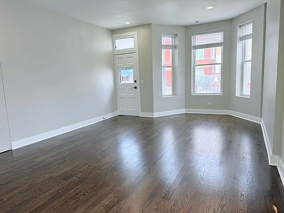 3rd image of 2249 W Cermak Rd #1F