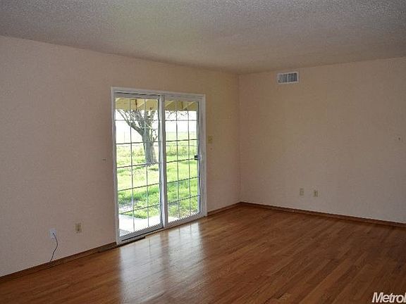 5th image of 2306 Almond Ave