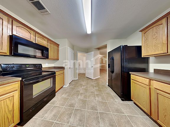 3rd image of 2005 Lake Trail Dr