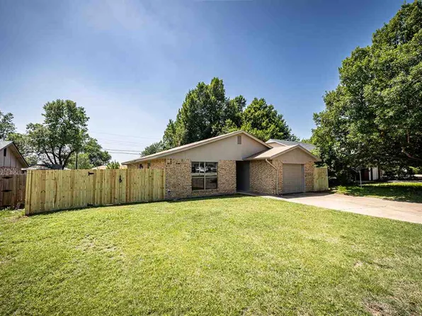6310 NW Maple Ave, Lawton, OK 73505
