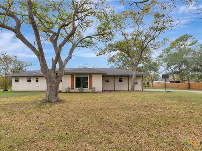 1117 N East St, Edna, TX, 77957