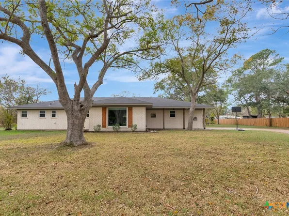 1117 N East St, Edna, TX 77957
