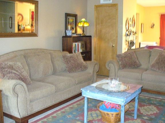 4th image of 551 Woods Ln