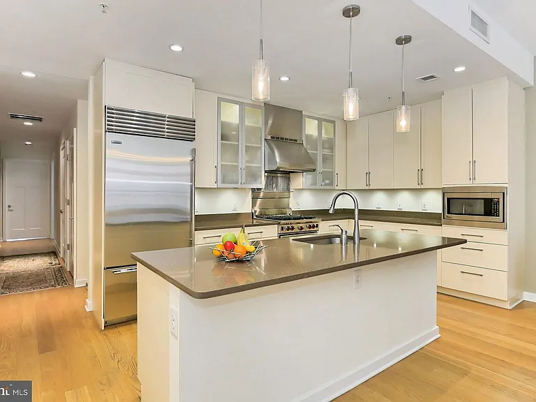 1700 Clarendon Blvd #123 — Photo 5