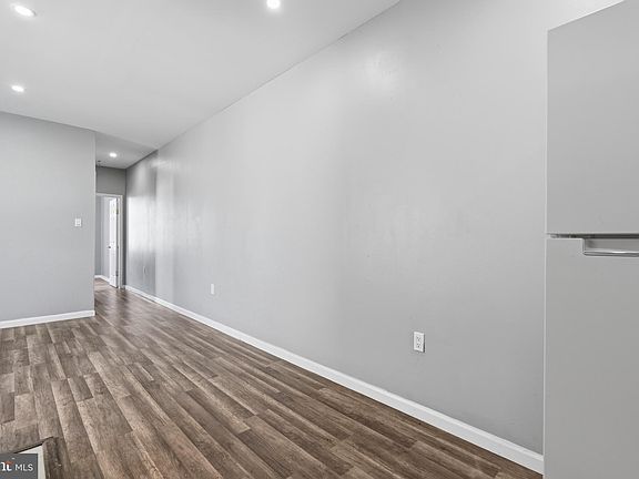 4th image of 4721 Melrose St #23