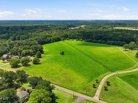 5th image of 428 Country Club Rd