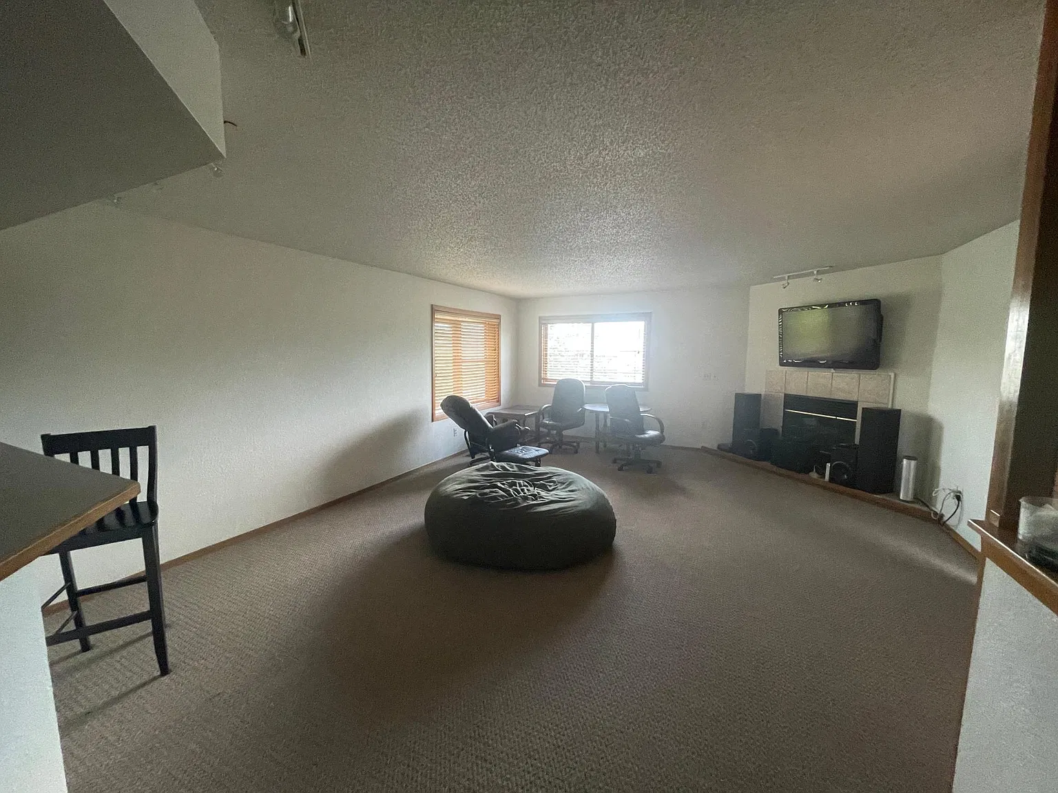 3 bed, 2.5 bath, 1515 sqft, $4,800 — Photo 2