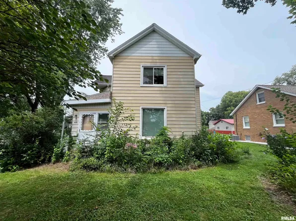 401 E 4th St, Delavan, IL 61734