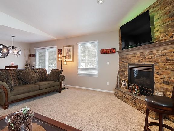 4th image of 5109 Silver Cove Dr