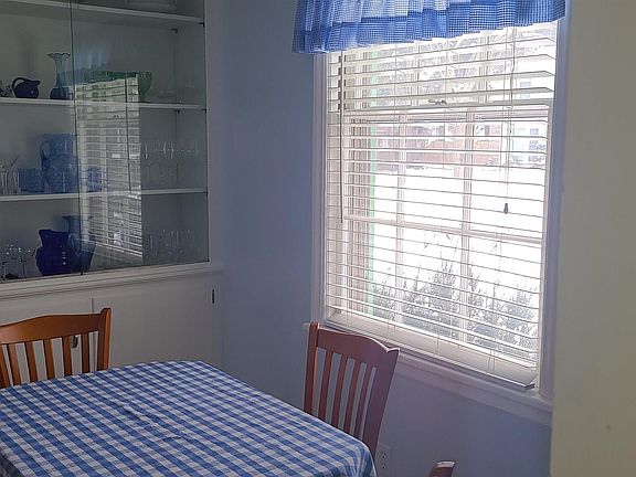 3rd image of 304 Garden Ln