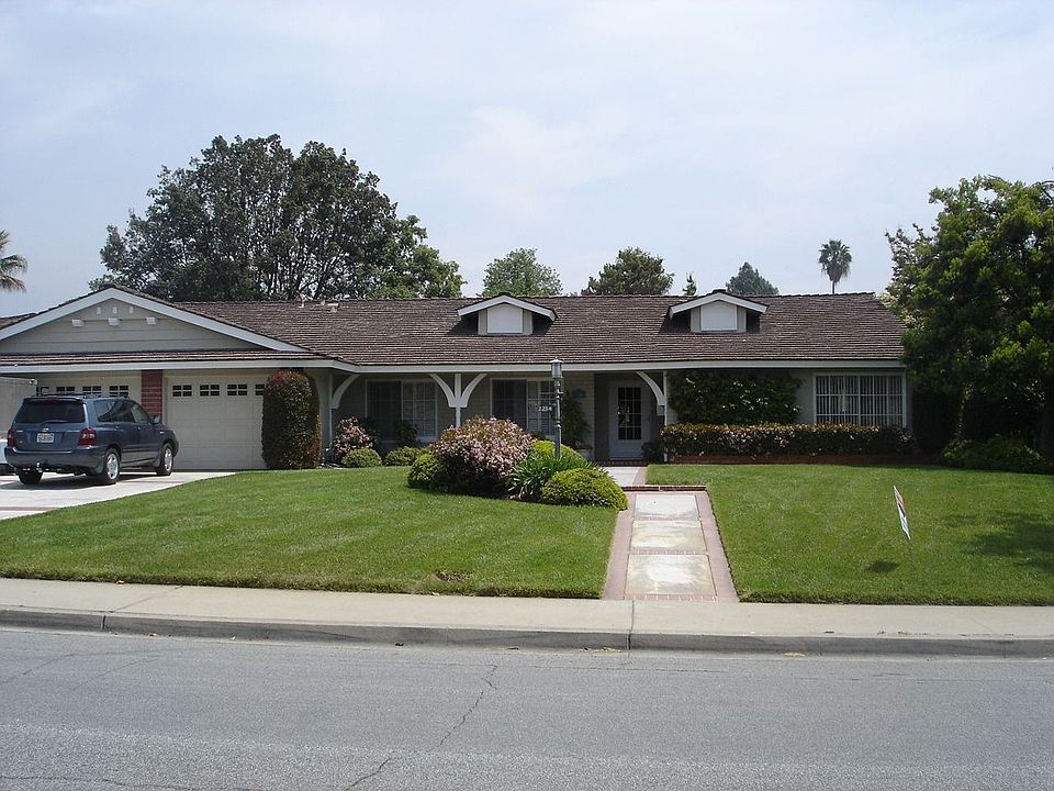 1st image of 2254 Oxford Ave