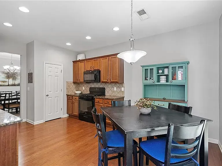 5825 Weddington Dr — Photo 14