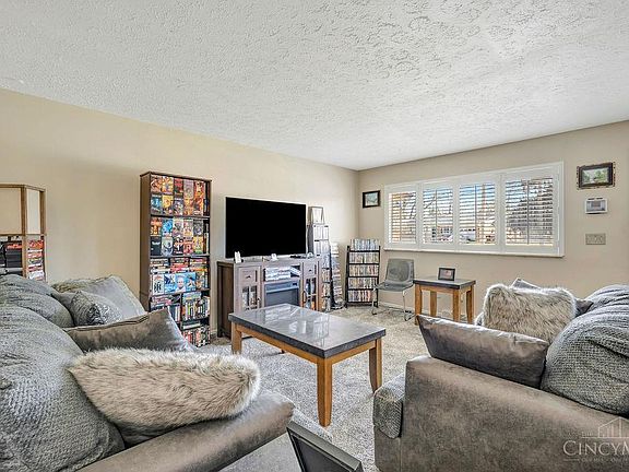 3rd image of 1088 Pinehollow Ln