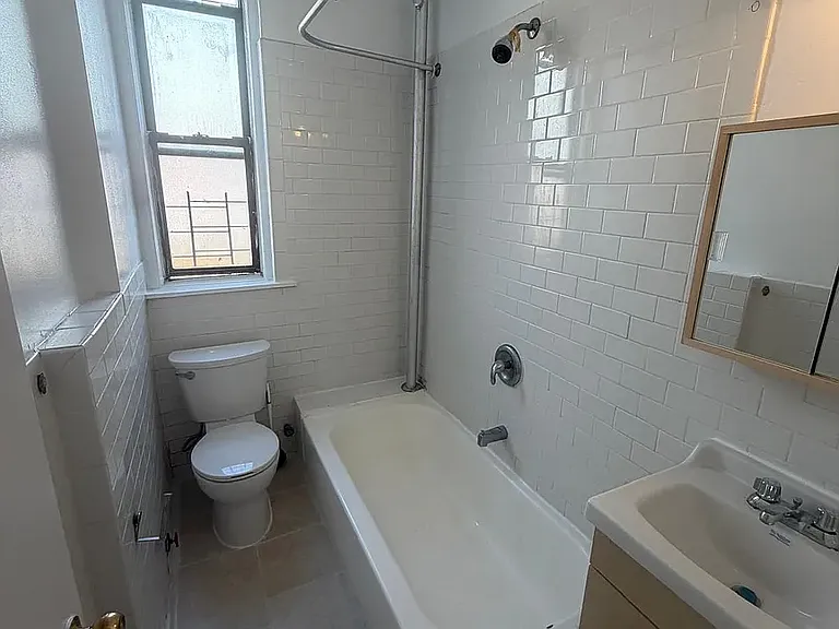 72 Vermilyea Ave #5D — Photo 3