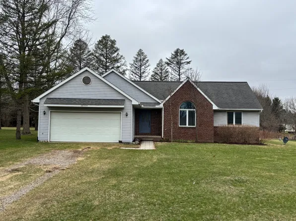 28335 N Dixboro Rd, South Lyon, MI 48178