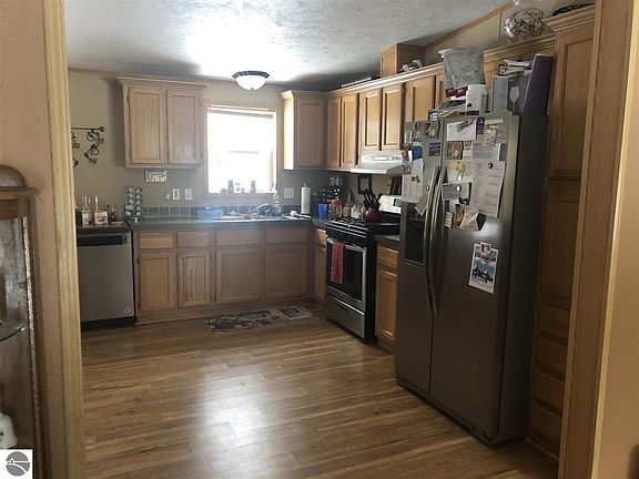 4th image of 2485 White Pine Dr NE