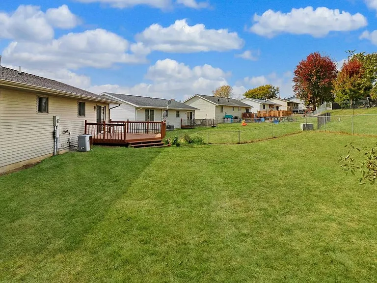 3807 Cora Dr — Photo 2