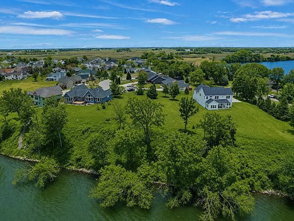 2nd image of 432 Lake Ct