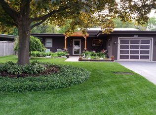 914 James Ct, Wheaton, IL 60189