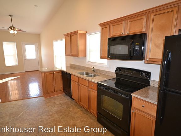 5th image of 1811 Willow Hill Dr