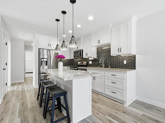 4th image of 625 Portland Pl