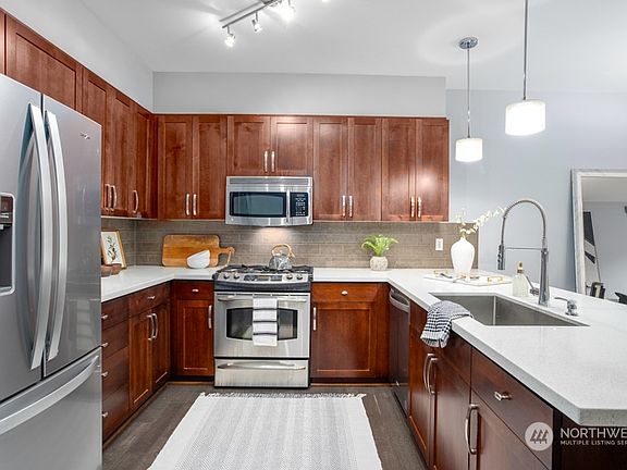 4th image of 1840 25th Avenue NE #209