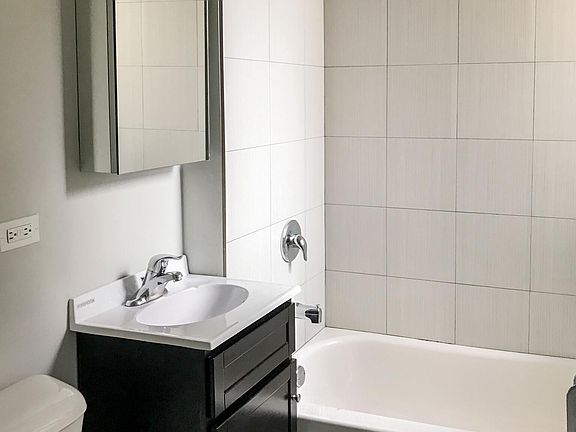 4th image of 5157 N Leavitt St #2