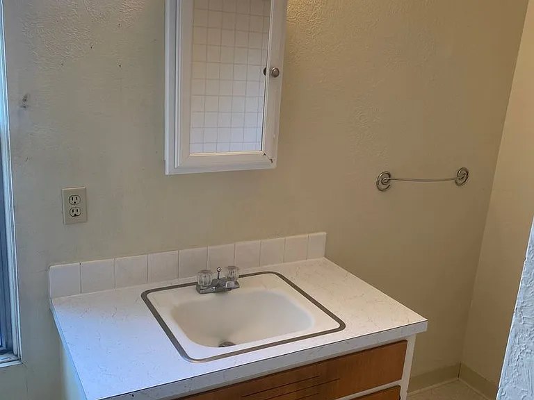430 Washington St — Photo 8