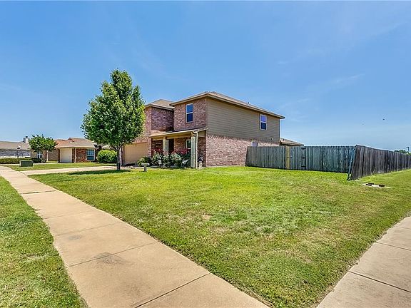 3rd image of 2645 Cherry Hills Ln