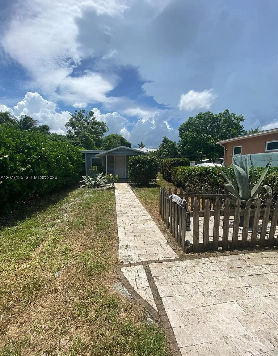 Golden Glades — Photo 3