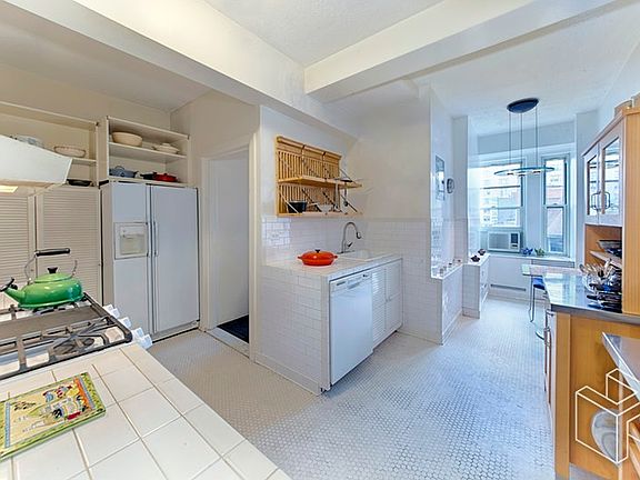 3rd image of 333 W End Ave APT 6B