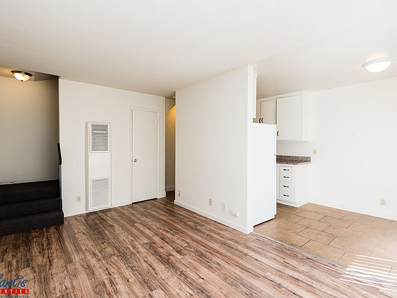 3rd image of 4734 Hamilton Ave APT 4