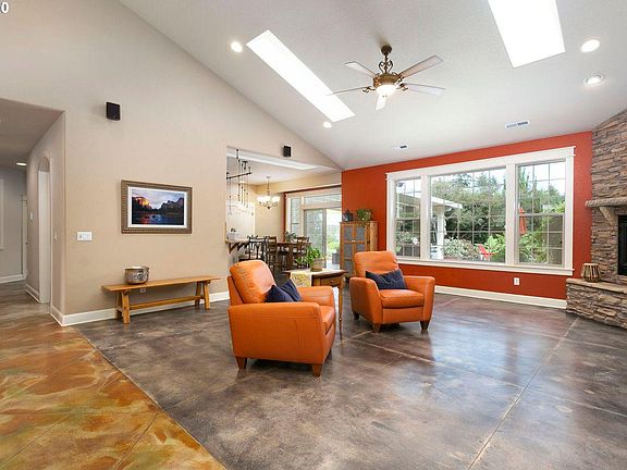 4th image of 192 Eagle Point Dr