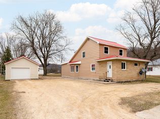 102 Main St, Gays Mills, WI 54631