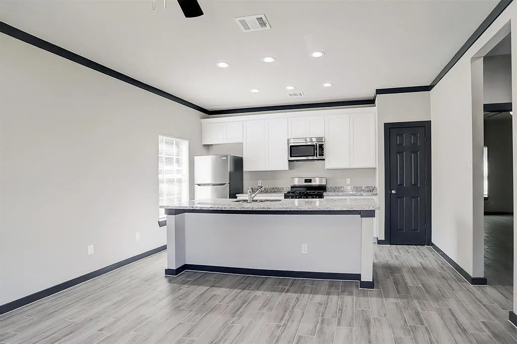 2 bed, 2.0 bath, 950 sqft, $1,450 — Photo 2