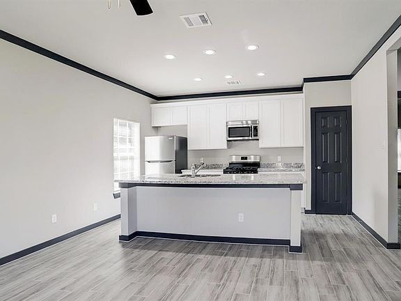 2nd image of 8103 Glass St #Ab