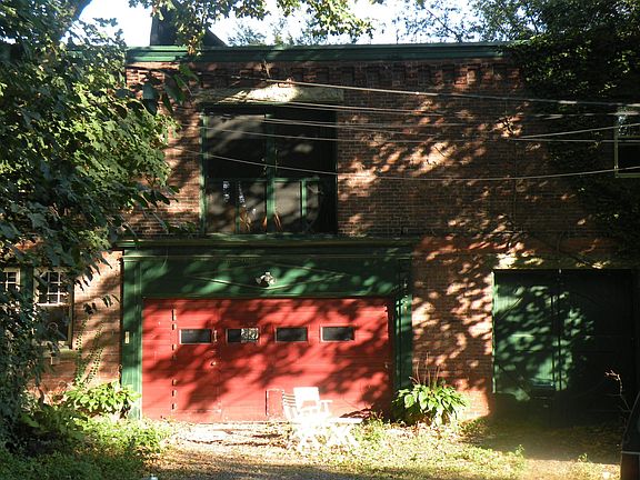 3rd image of 138 W Walnut Ln #1