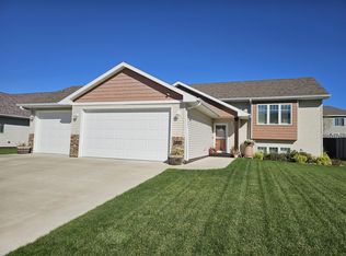 2812 Grey Eagle Pass, Minot, ND 58703