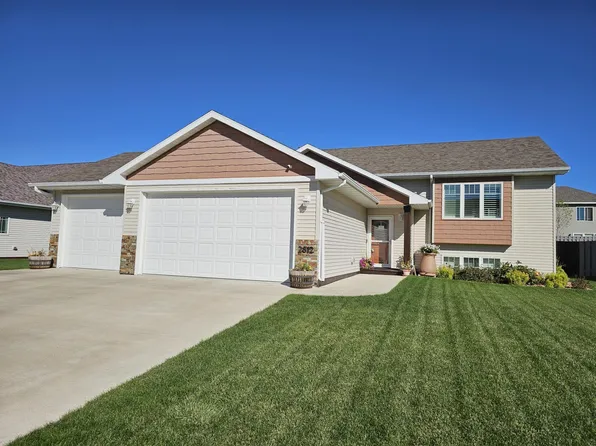 2812 Grey Eagle Pass, Minot, ND 58703