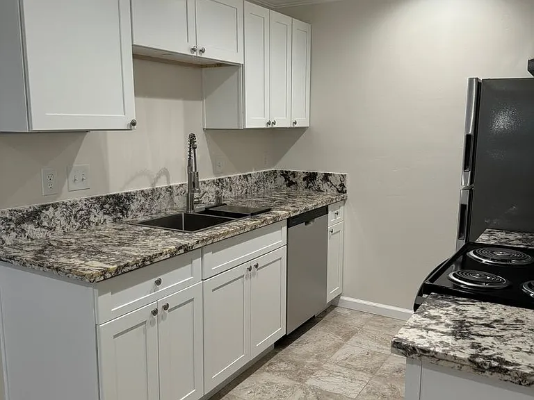 3205 Midway Dr — Photo 2