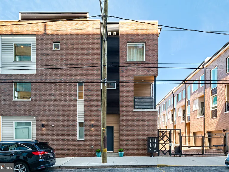 159 E Allen St #1 — Photo 4