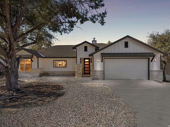 2nd image of 1513 Redwood