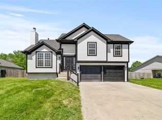 702 N Walnut Ln, Lone Jack, MO 64070