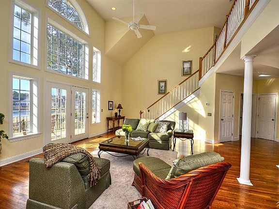 5th image of 3219 E Lagoon Court SE