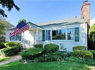 50 Frost Pond Rd, Glen Cove, NY 11542