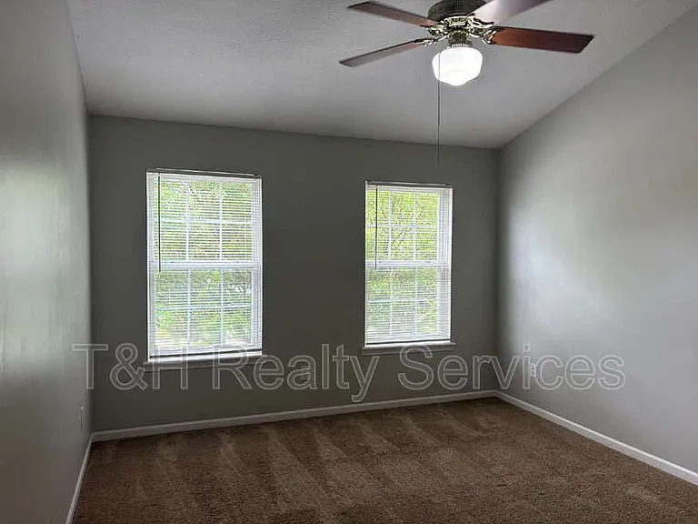 6609 Smithfield Dr — Photo 23