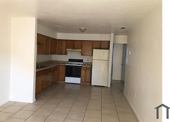 1204 E Yukon St #B — Photo 2