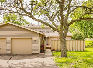 980 Monterey Dr, Shoreview, MN 55126