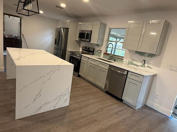 2nd image of 3621 HAWTHORNE LANE