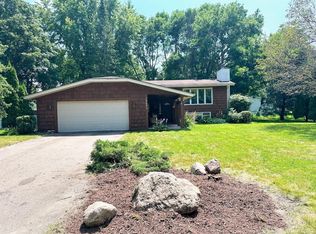 19095 Valley View Rd, Eden Prairie, MN 55346